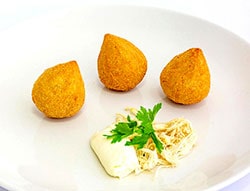 Salgado Coxinha de Frango da Confeitaria Helena